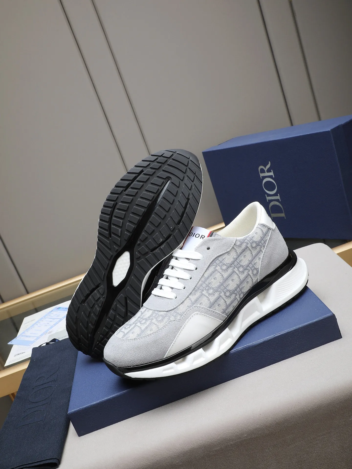 PP460 New Dior🆕The latest men's casual sports shoes, the upper is made of imported cowhide➕Dior's special material! Breathable sheepskin. The TPU blade base is lightweight and wear-resistant! Size:38-44 (45 customized)